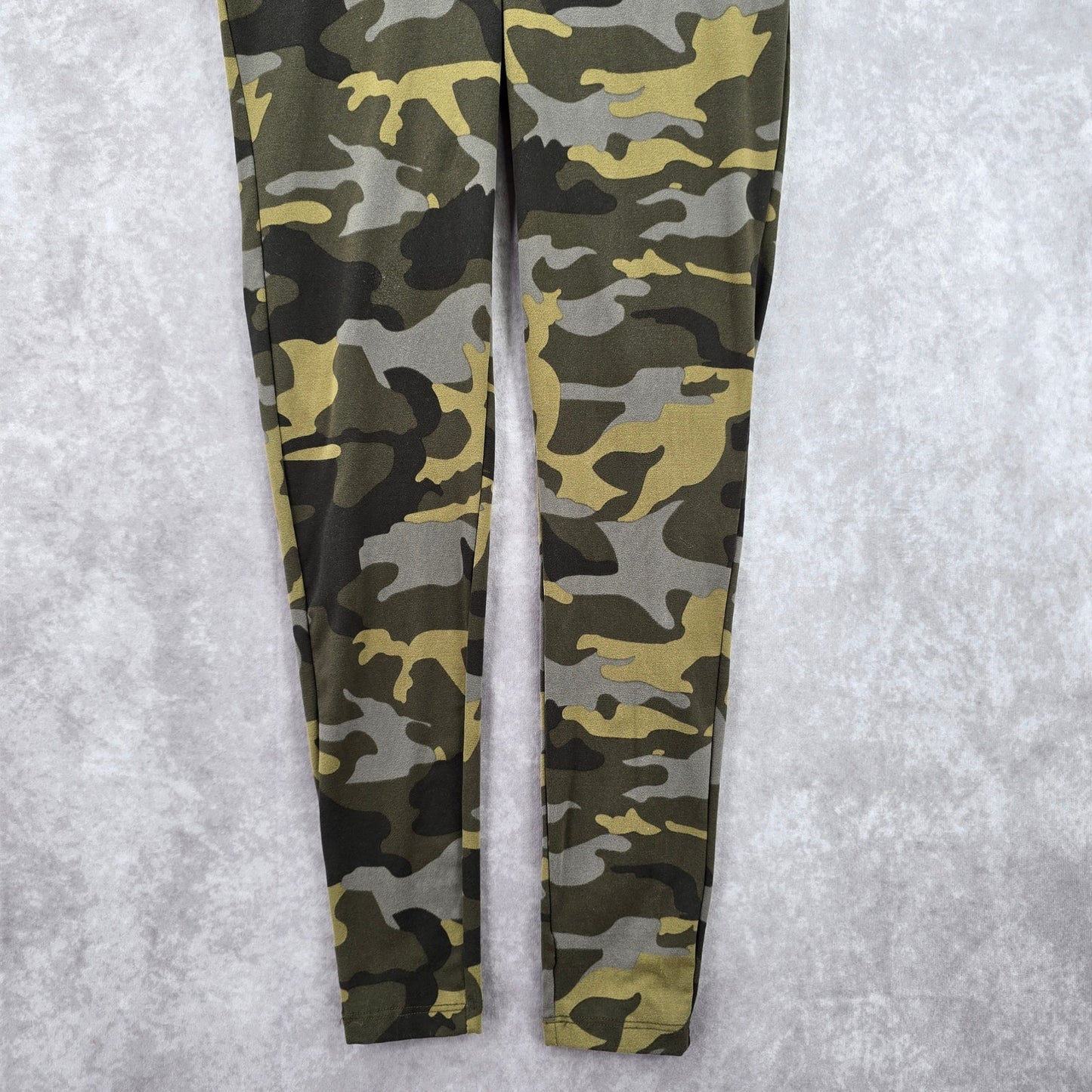 Zenana Green Camo Long Active Army Legging Pants Bottoms Ankle Large