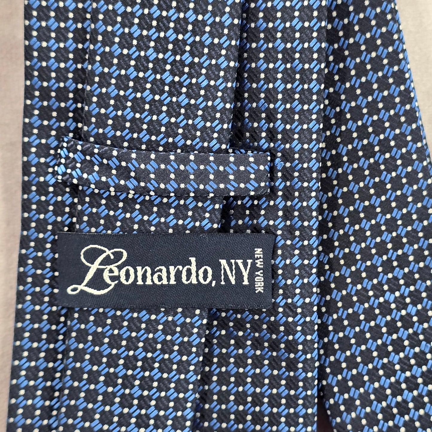 Leonardo NY Blue Geometric 100% Microfiber Men's Neck Tie NWOT