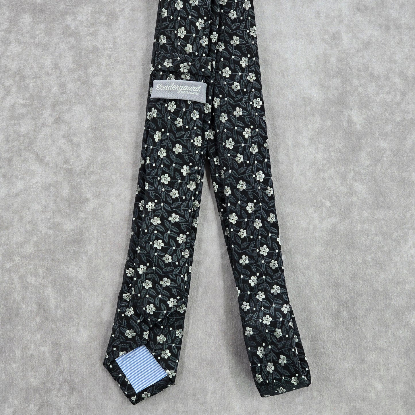 Sondergaard Copenhagen Black Gray Floral 100% Silk Men's Neck Tie NWOT