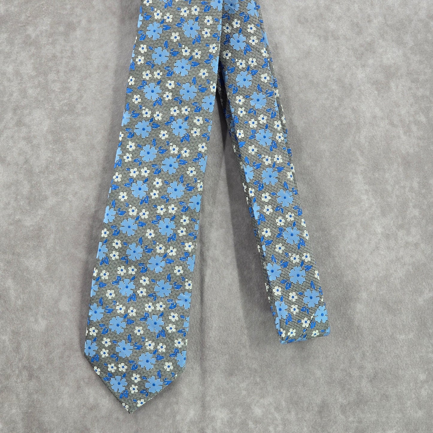 Nautica Blue Gray White Floral 100% Polyester Men's Neck Tie NWOT