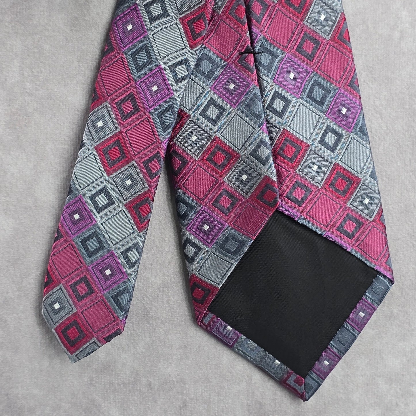 Van Heusen Gray Pink Geometric Diamond 100% Silk Men's Neck Tie NWOT