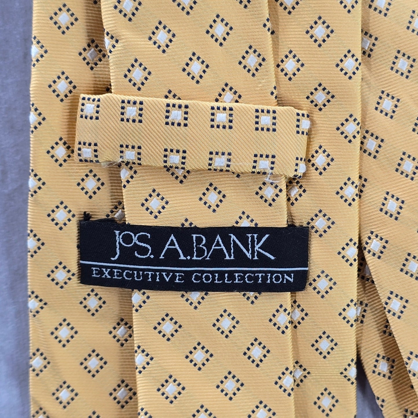 Jos A. Bank Executive Yellow Diamond Geometric 100% Silk Men's Neck Tie NWOT