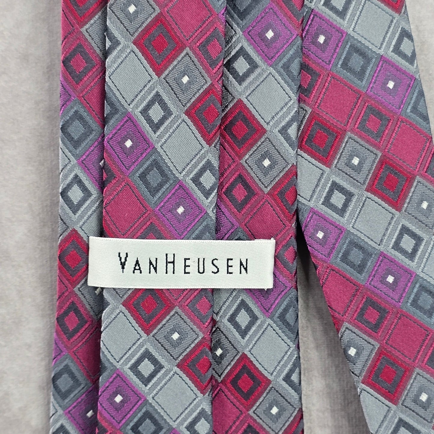 Van Heusen Gray Pink Geometric Diamond 100% Silk Men's Neck Tie NWOT