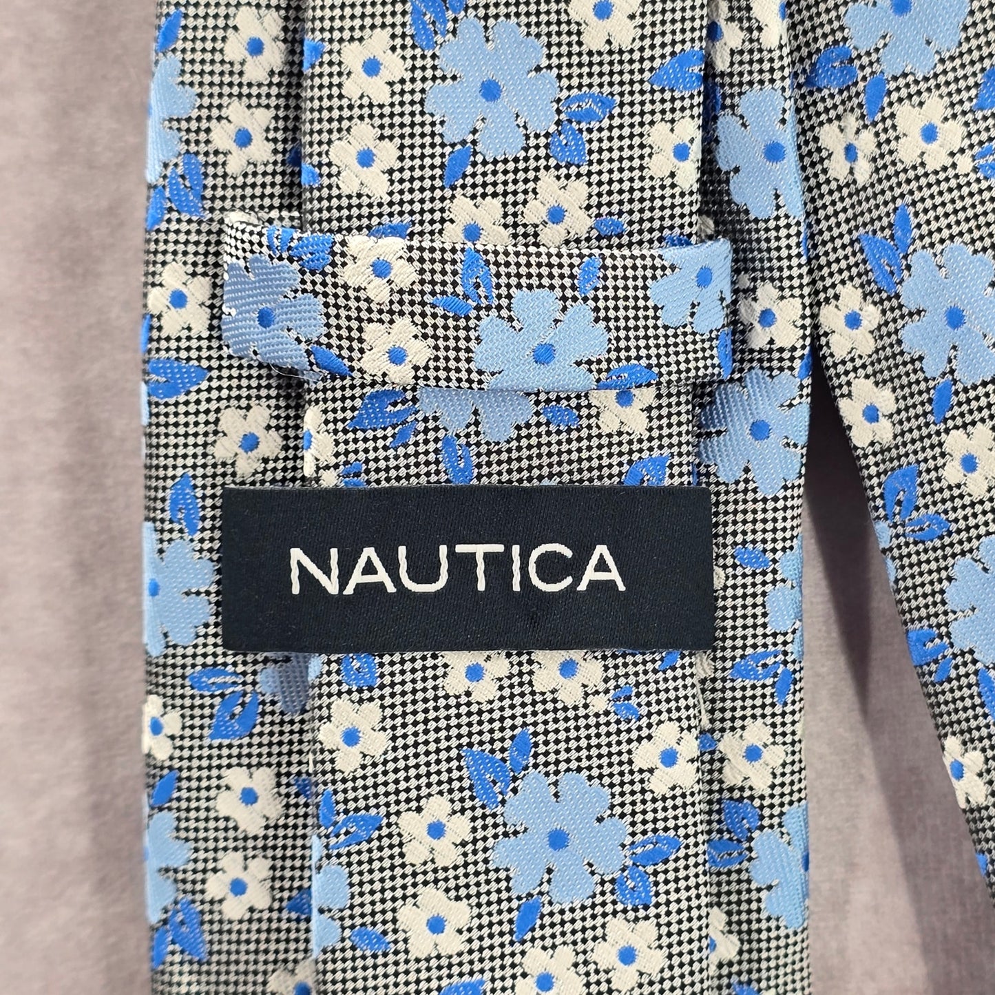 Nautica Blue Gray White Floral 100% Polyester Men's Neck Tie NWOT