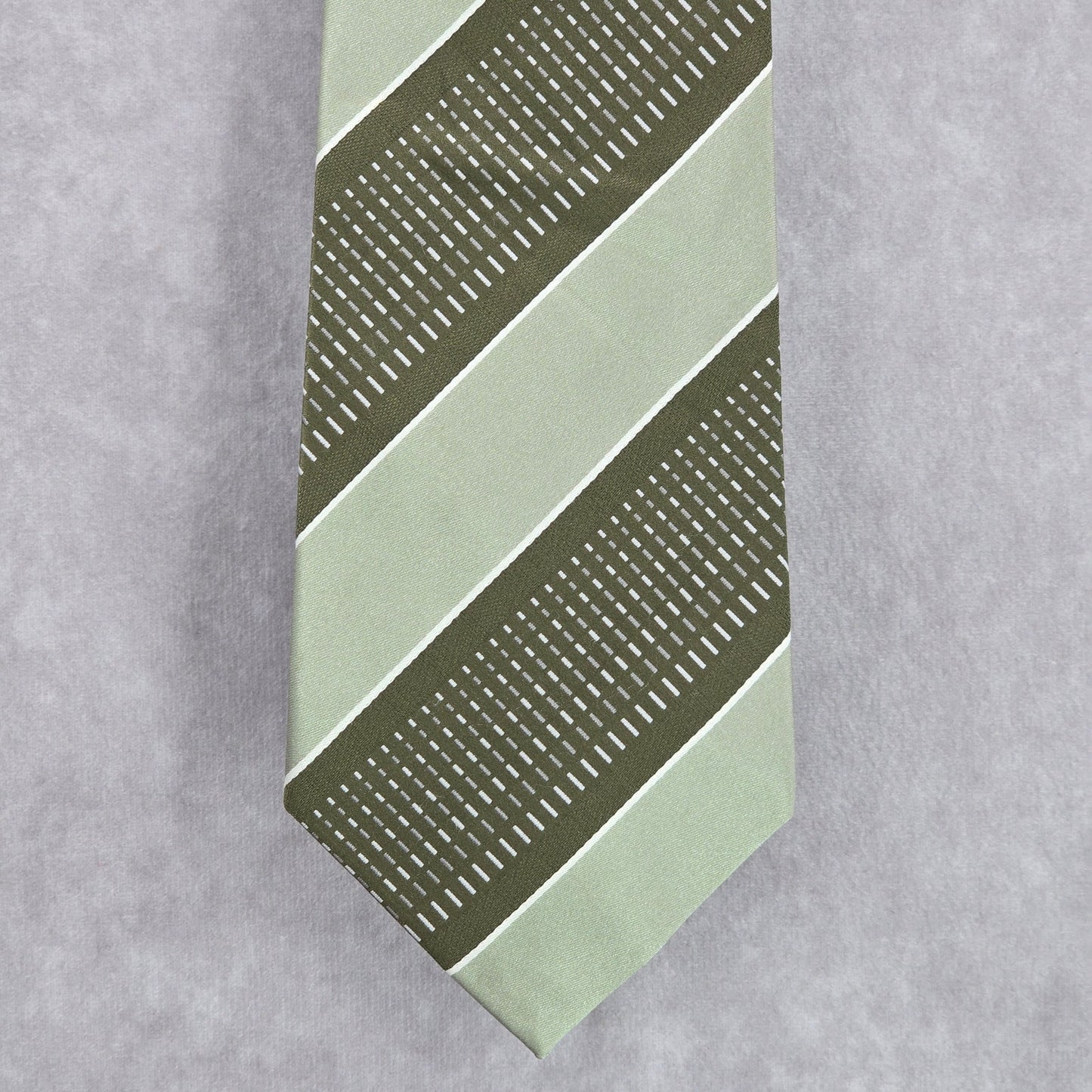 Geoffrey Beene Green White Stripe 100% Silk Men's Neck Tie NWOT