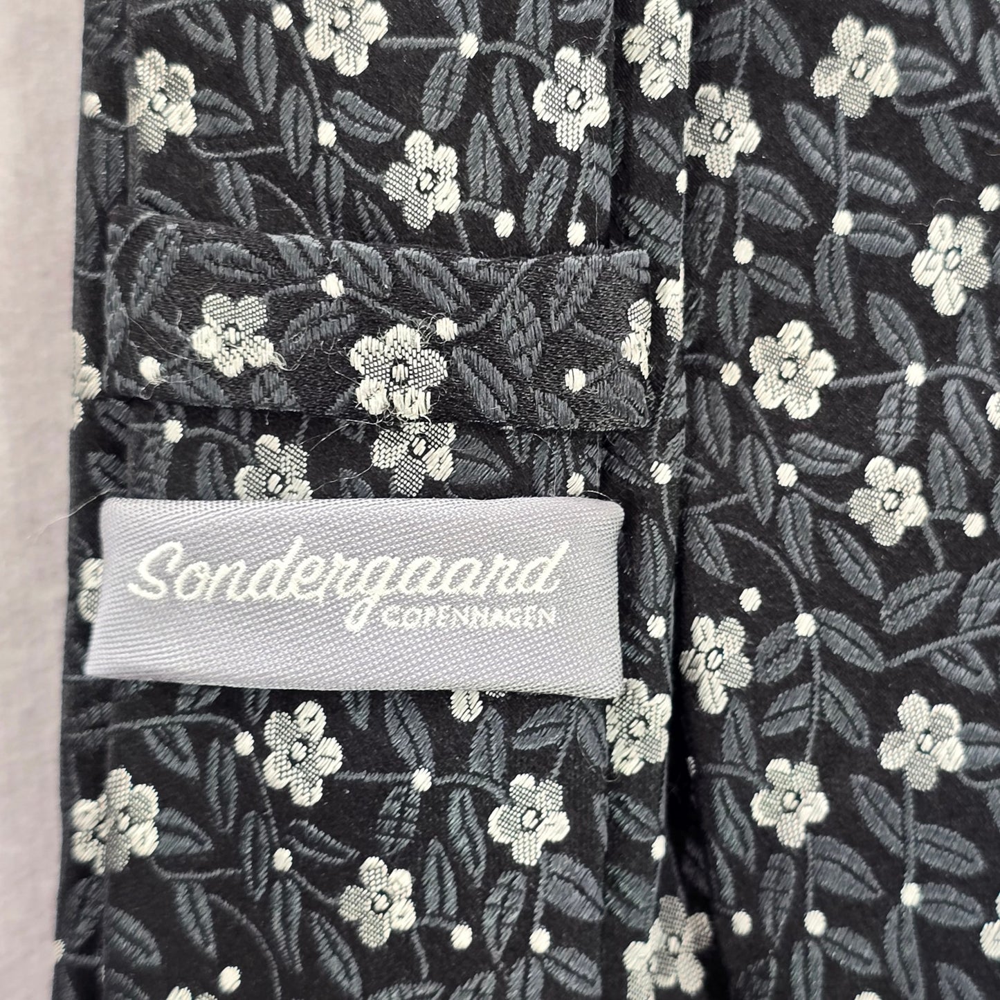 Sondergaard Copenhagen Black Gray Floral 100% Silk Men's Neck Tie NWOT