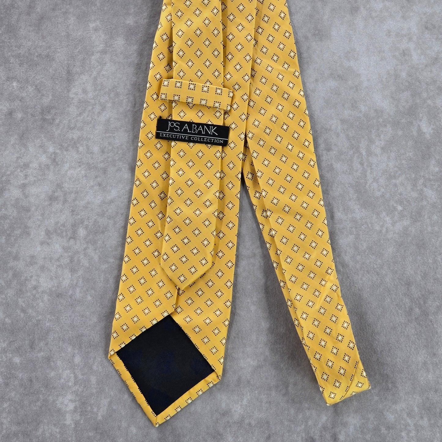 Jos A. Bank Executive Yellow Diamond Geometric 100% Silk Men's Neck Tie NWOT