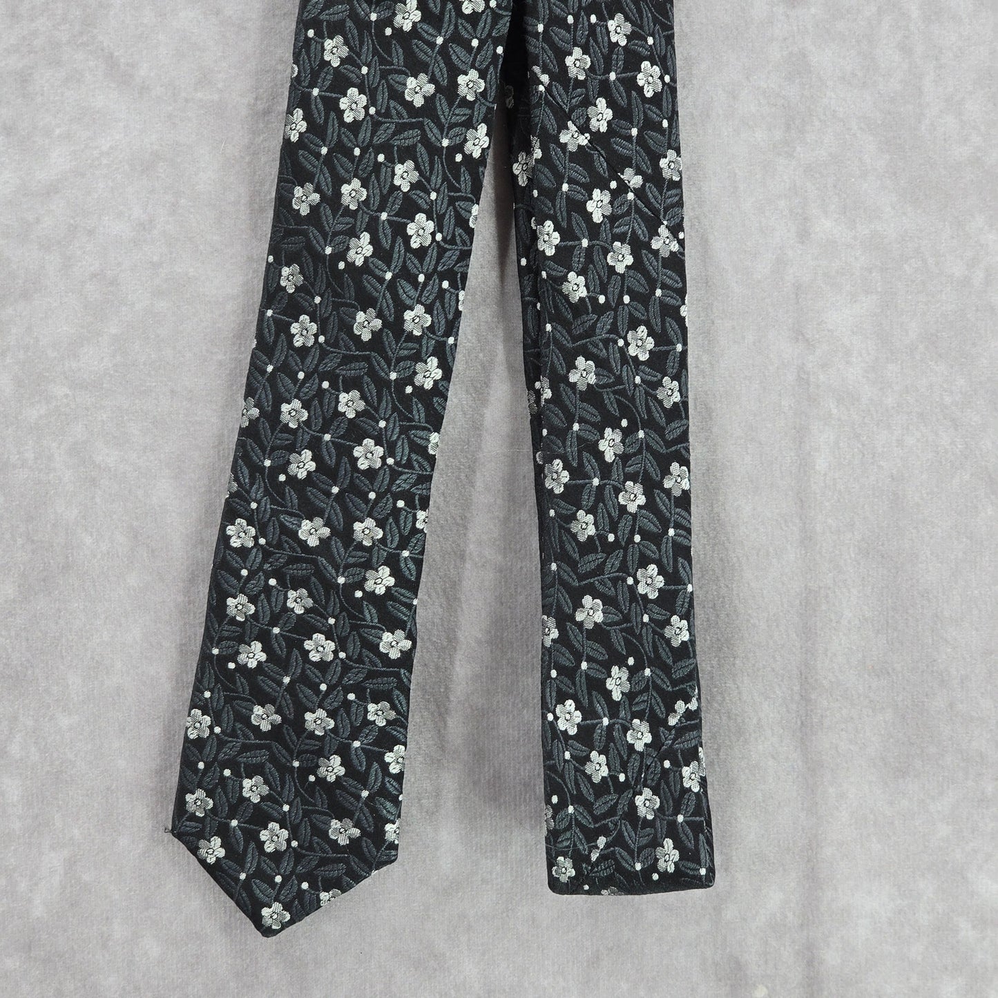 Sondergaard Copenhagen Black Gray Floral 100% Silk Men's Neck Tie NWOT