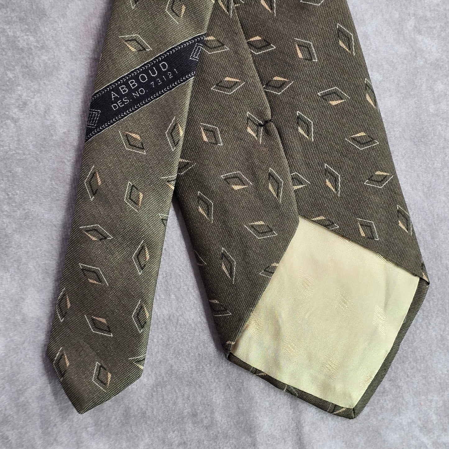 Joseph Abboud Green Geometric 62% Viscose 18% Rayon Men's Neck Tie NWOT