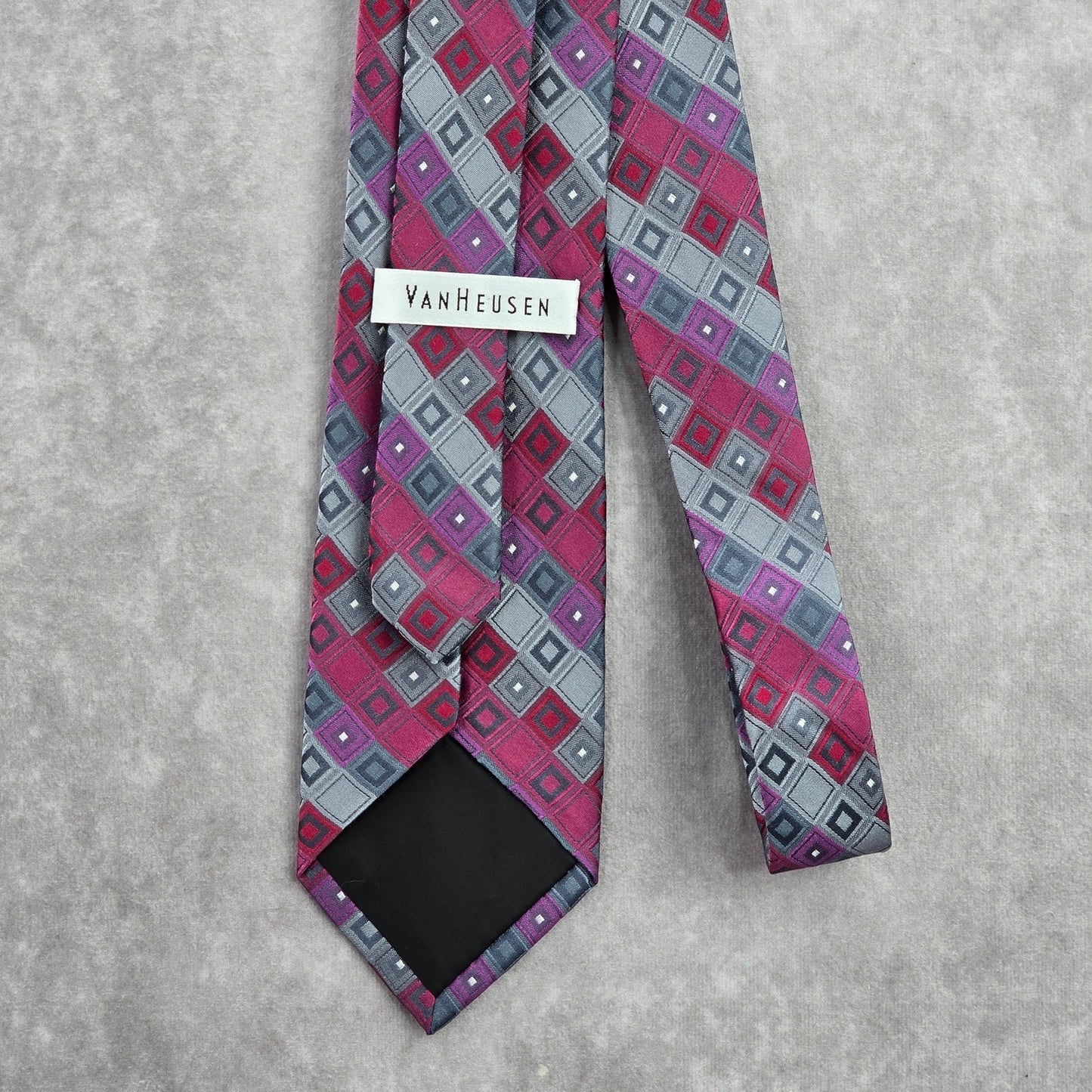 Van Heusen Gray Pink Geometric Diamond 100% Silk Men's Neck Tie NWOT