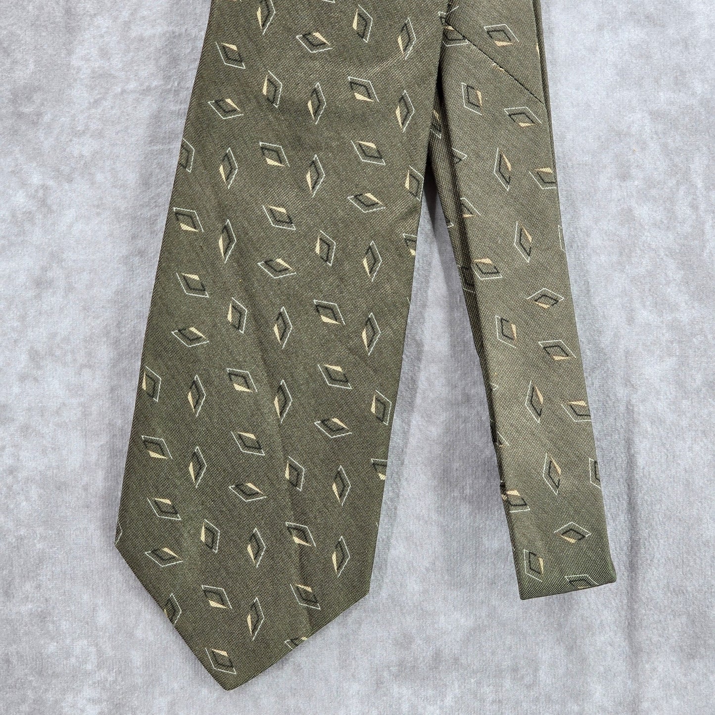 Joseph Abboud Green Geometric 62% Viscose 18% Rayon Men's Neck Tie NWOT