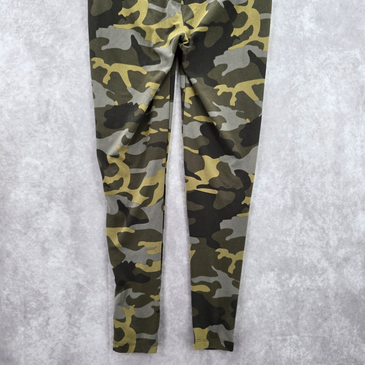 Zenana Green Camo Long Active Army Legging Pants Bottoms Ankle Large