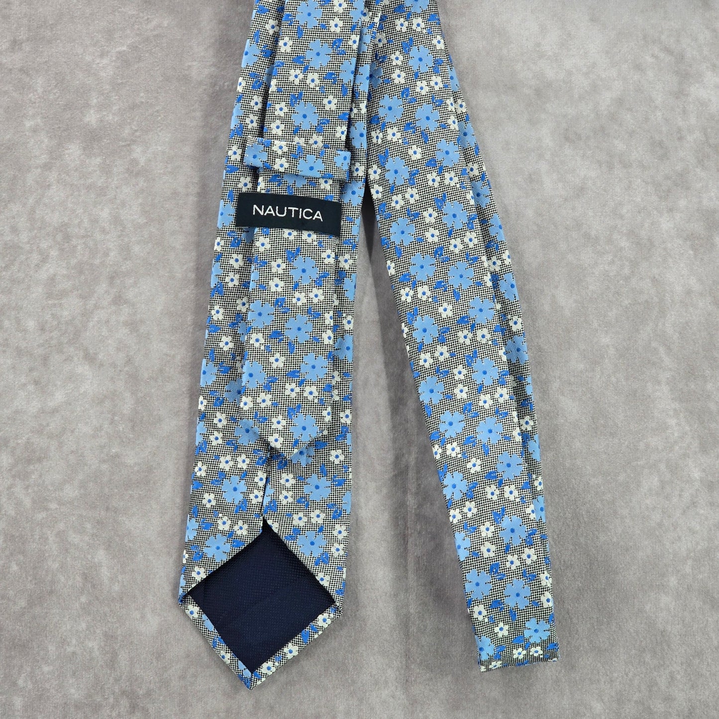 Nautica Blue Gray White Floral 100% Polyester Executive Men's Neck Tie